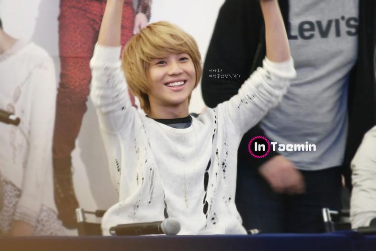 Timeto_Taem's tweet photo. 101024 샤이니 리패키지 앨범 ‘Hello’ 발매 기념 영등포 팬싸인회

#태민 https://t.co/UJzGNfxR52