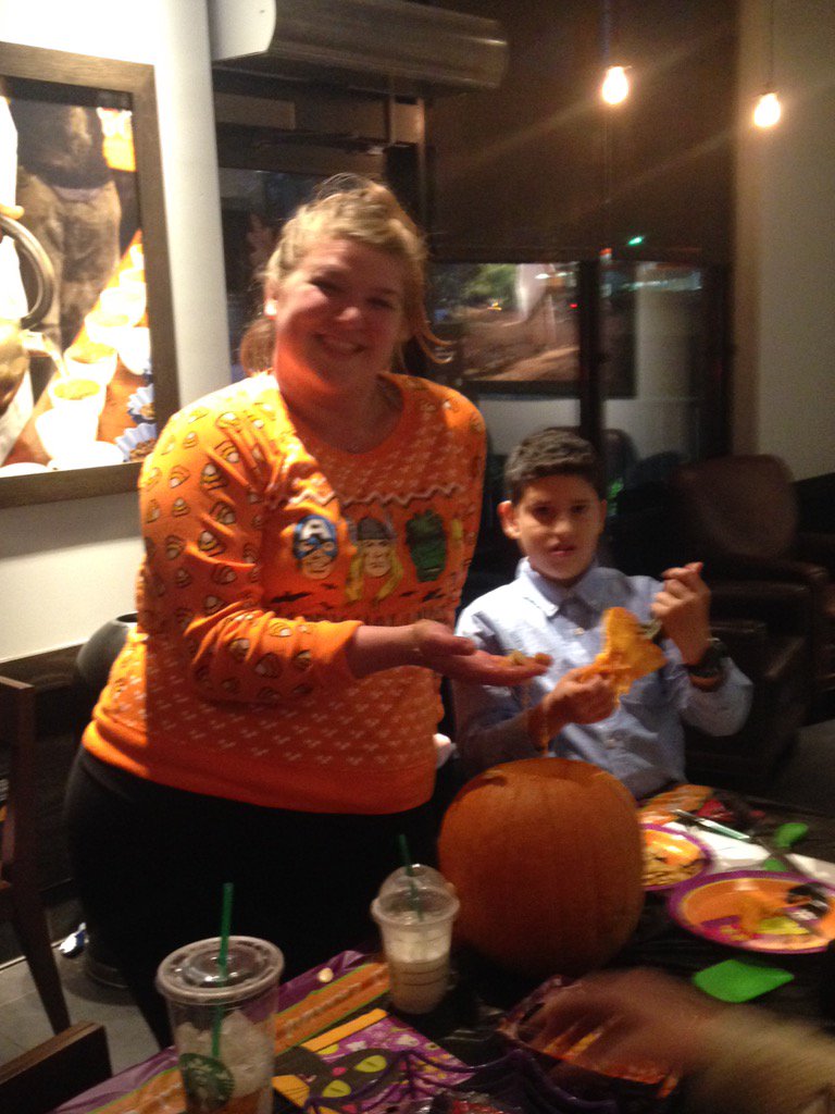 MiaNaumenko's tweet photo. #HalloweenFun #PartnerAppreciation #$30KMonsterMash @MichelePaul_ @jasonsread @cdolcelatte https://t.co/utmtNWxMN4