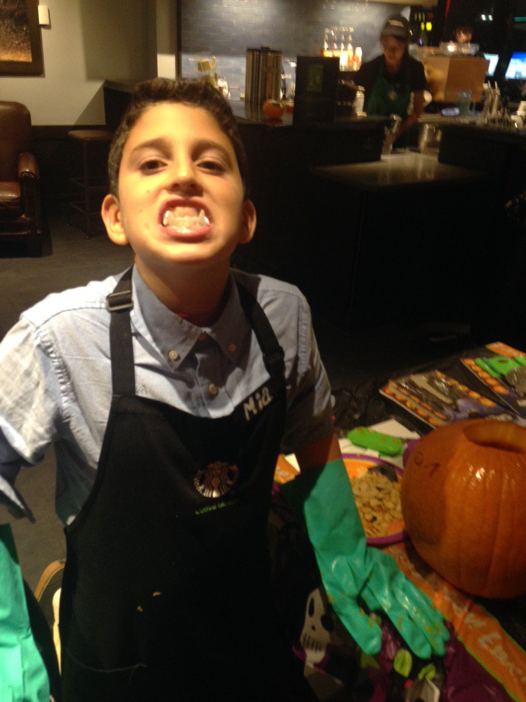 MiaNaumenko's tweet photo. #HalloweenFun #PartnerAppreciation #$30KMonsterMash @MichelePaul_ @jasonsread @cdolcelatte https://t.co/utmtNWxMN4
