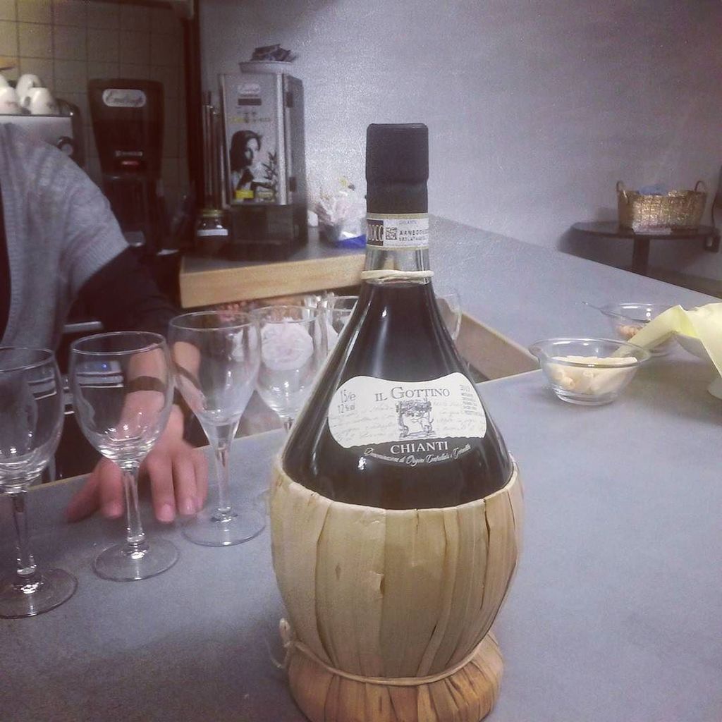 LoggiaGloria's tweet photo. InstaPic by michelebaghi: E per una volta vinco anche io #vincita #bargaribaldi #esine #festa #chianti https://t.co/GXSG6ueDkA
