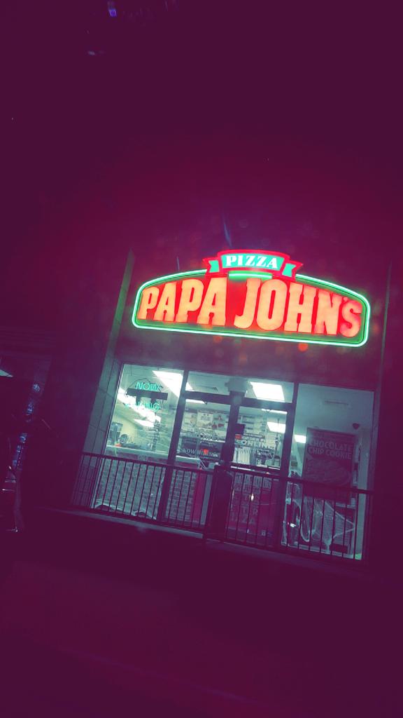 LoFromFlyyEra's tweet photo. My brova @reekbillionz Made Ah Flex To The Pizza Spot..#CalmShit https://t.co/CHGVCnopbQ
