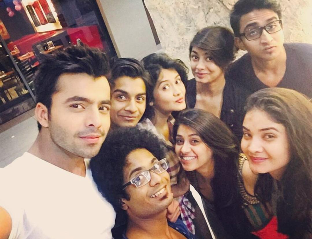 CBhagwanani's tweet photo. Garba with friends😍😍😍 #AjNa #THBST #AjaySanjana @ZeeTV @cbsunshine93 @hiteshmmm @ShashiSumeet @sumeethmittal https://t.co/2rP6fswHtK
