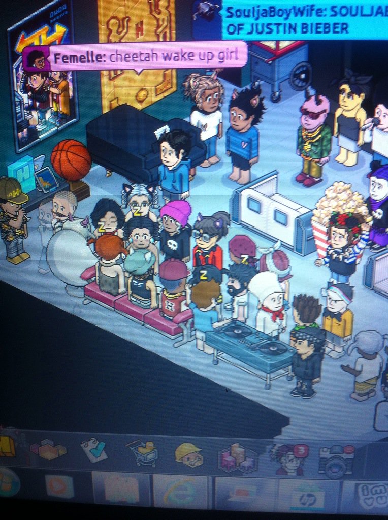 MaskettaFallFAN's tweet photo. Chilling with the #SouljaSquad on @Habbo @souljaboy https://t.co/UTWeLRINWA