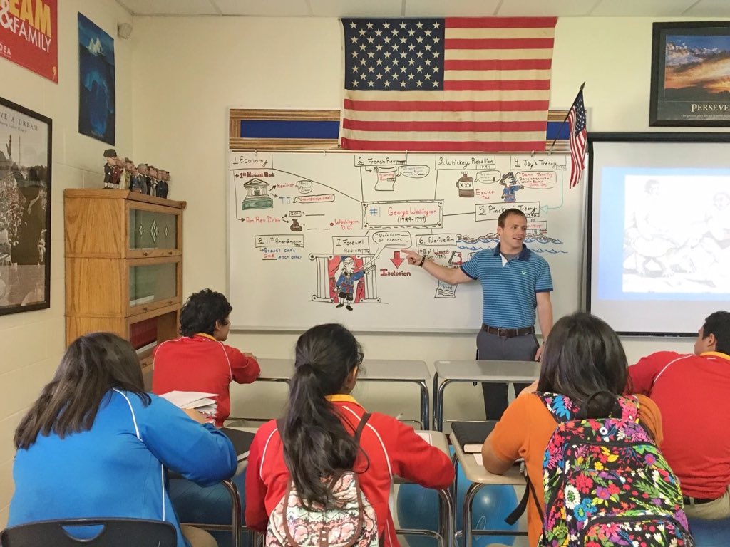 IDEAschools's tweet photo. #IDEAFrontier teacher, Mr. Frank uses pictures and language to ensure that both parts of students brain are engaged. https://t.co/A5iwX8825M