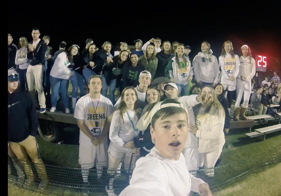 eaazzyyy's tweet photo. #LCstudentsection @loonies_louisa https://t.co/6irnG9jQ3w