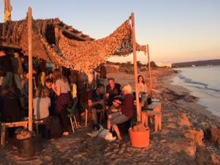 MayaFiennes's tweet photo. At a shack on the #beach in #Formantera, #Ibiza - Such a beautiful sunset! https://t.co/i0hLy370Vv