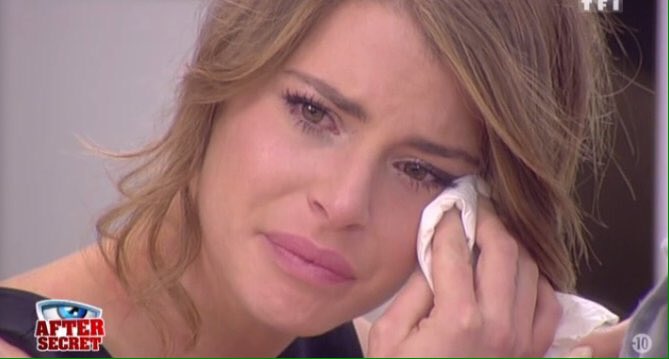 IntimeConfessex's tweet photo. Émilie sous le choc depuis le départ d'Ali, et vous choquez aussi ? #SS9 https://t.co/bufyafohy2