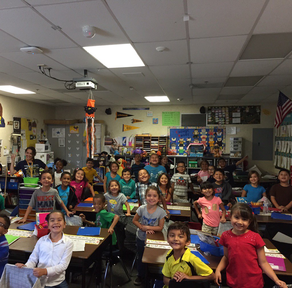 TripleCrownEl's tweet photo. AVID Spotlight Class of the Week: Mrs. Flores's 1st Grade Class! 100% homework + 100% Signatures! #elementaryAVID https://t.co/w7r5pdJbEv