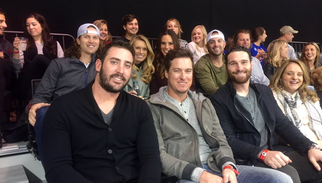 Hey <a href="/Mets/">New York Mets</a> thanks for coming out tonight! We'll be rooting for you in the #WorldSeries! #LGM #Isles