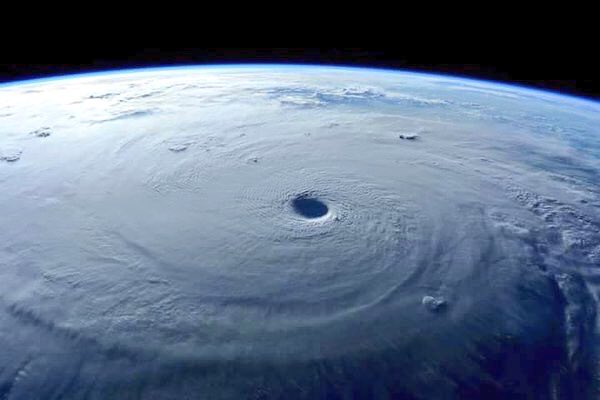 JulioCesar_Cano's tweet photo. Trascienden imágenes del #Hurac��nPatricia captadas desde la estación espacial internacional... https://t.co/yXeUBesUs7