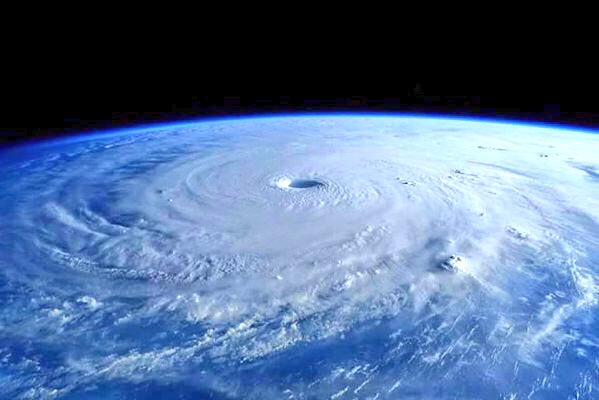 JulioCesar_Cano's tweet photo. Trascienden imágenes del #Hurac��nPatricia captadas desde la estación espacial internacional... https://t.co/yXeUBesUs7