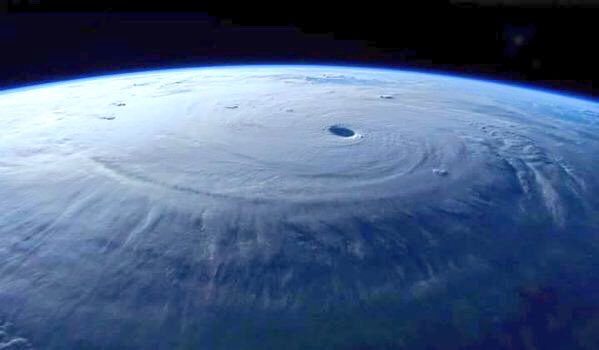JulioCesar_Cano's tweet photo. Trascienden imágenes del #Hurac��nPatricia captadas desde la estación espacial internacional... https://t.co/yXeUBesUs7