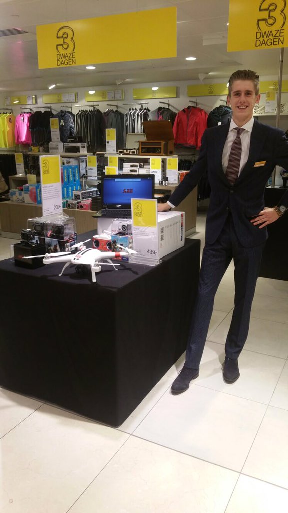 jonke010's tweet photo. @AEEactioncamNL kom dit weekend naar de Bijenkorf voor onze AEE drone en actioncamera's aanbieding. https://t.co/1tjPBS11CR