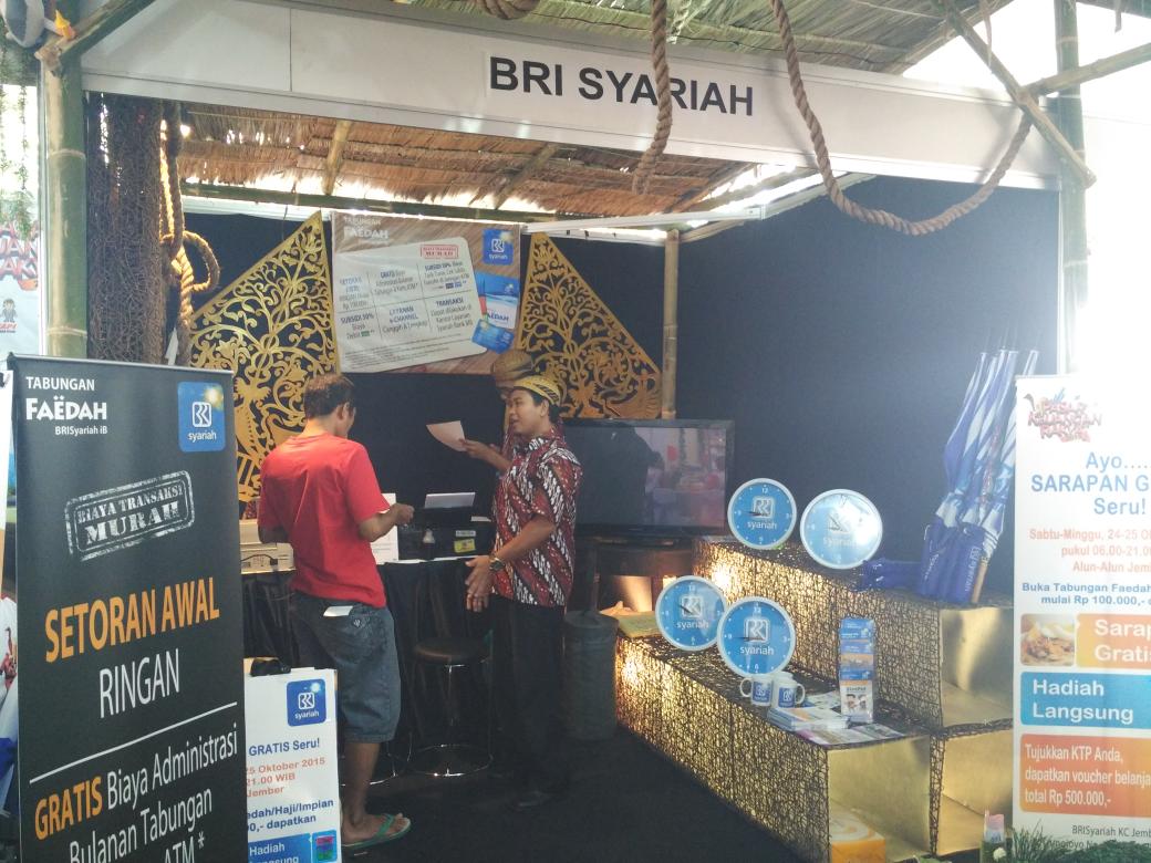 ericfaruqi's tweet photo. Suasana stand @BRISyariah  dalam event Peata Keuangan Rakyat Jember. https://t.co/zMS0MjX2Nx