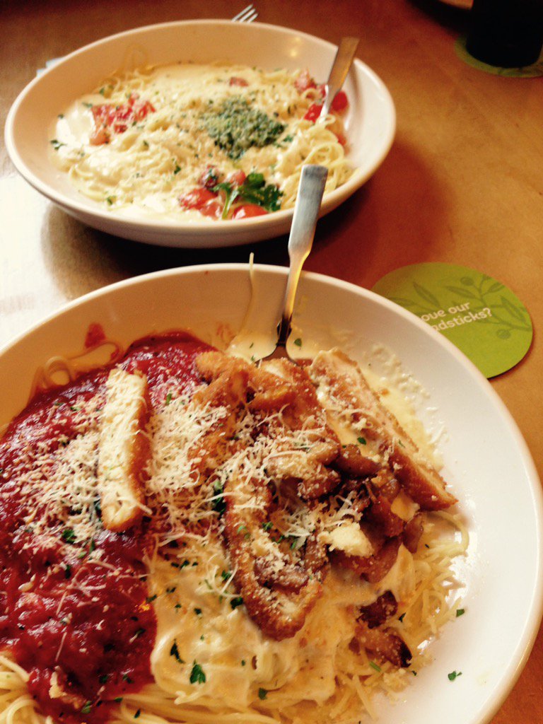 ShowMeThePasta2's tweet photo. Dining in. Now, have many #pastapromises to uphold = delivery of 8 hot to-go's #randomactsofpasta #pastapass https://t.co/CEwmr920I3