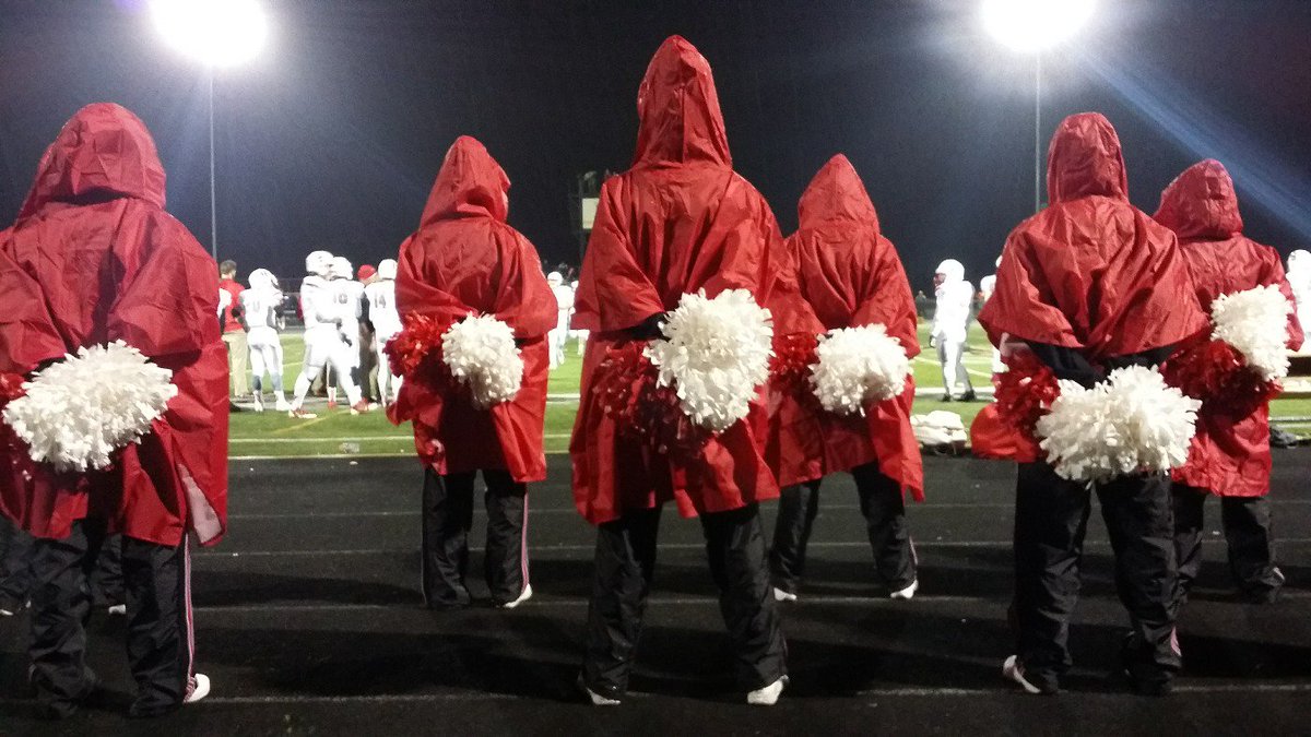 Benet_cheer's tweet photo. #redponcho #fridaynighlights #redcrayons #redandwhite #highschoolfootball https://t.co/CbwVUgkRu0