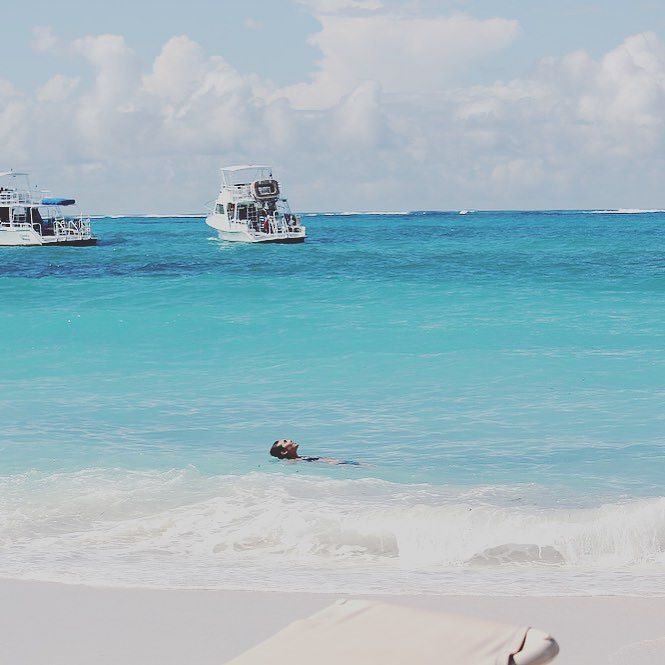Schu2866's tweet photo. The ocean here is so warm!  Like bathtub warm. #catchingawave #beachesgoseek #beachesmoms … https://t.co/Mfk6rEEFQB https://t.co/Mc9YQxllHk