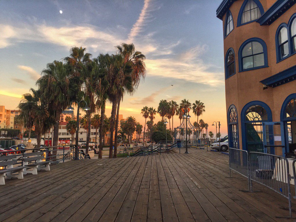 MichaelaUsi's tweet photo. Beautiful day in Santa Monica #SantaMonicaPier #loveCALI https://t.co/Z4FwbH0k4f