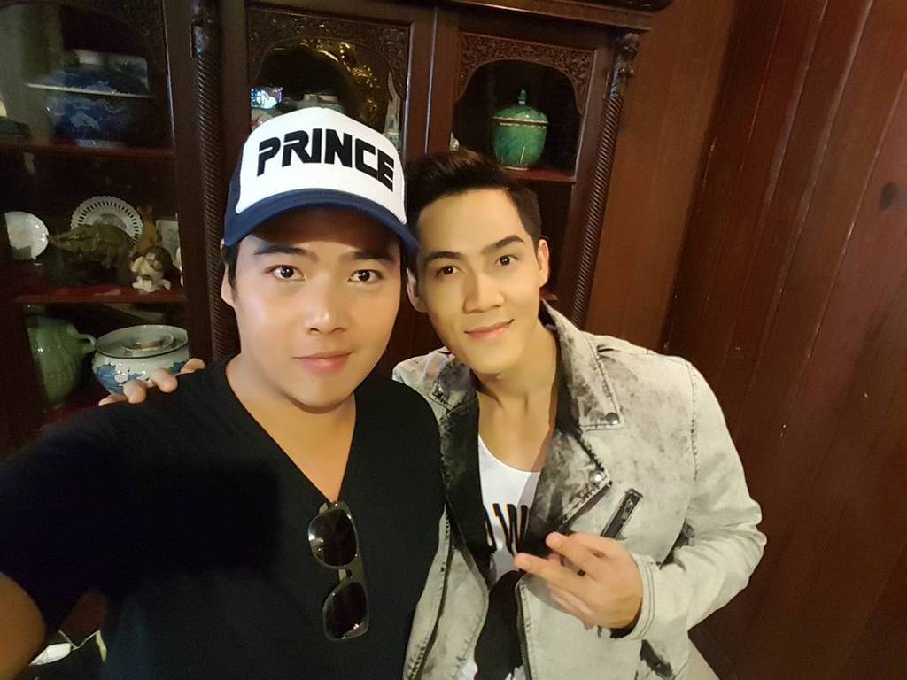 Sattawat_'s tweet photo. เจอ #หุ่นนักธนู ละ จะไฝว้ม๊ะ นี่มีบอดี้การ์ดละนะ
#HongHoon #ห้องหุ่น @tor_levis https://t.co/WcoNBNCFNp