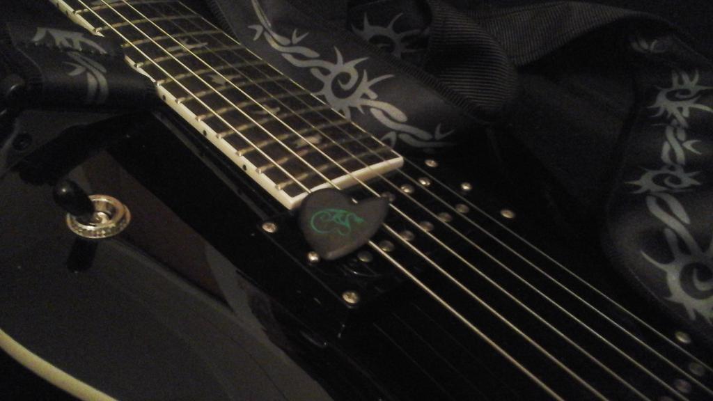 facebones777's tweet photo. @DragonHrtPicks #GuitarPickWednesday #bestpickever #coreyrocks\m/ https://t.co/tkaAXuENhL