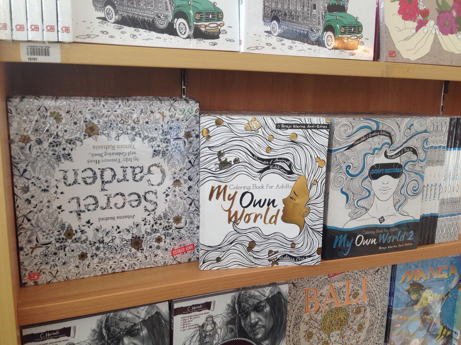 Penerbit Renebook On Twitter My Own World 1 2 Coloring Book For Adults Terapi Warna Anti Stres Tersedia Di Gramediabooks Gramedmatraman
