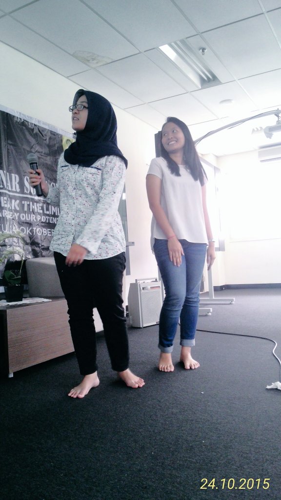 psdmBEMFFUI's tweet photo. Berikutnya adalah presentasi bidang Wirausaha serta pemberian feedback https://t.co/UavdarmwIk