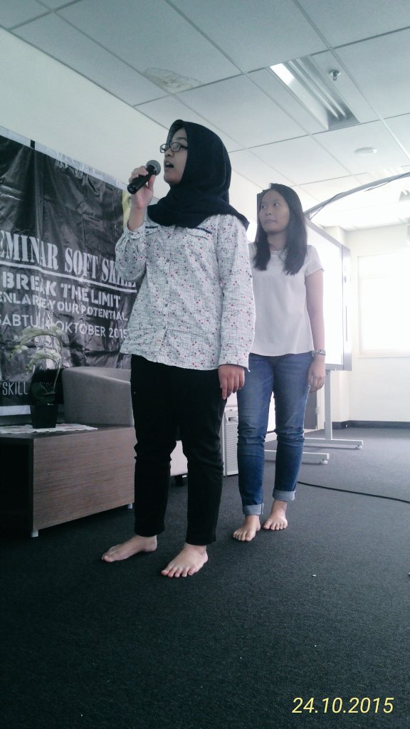psdmBEMFFUI's tweet photo. Berikutnya adalah presentasi bidang Wirausaha serta pemberian feedback https://t.co/UavdarmwIk