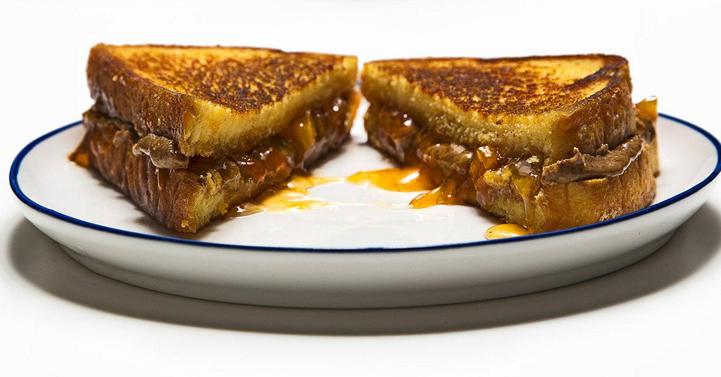 CynergiR's tweet image. How do you like your #pbandj? Melty &amp;amp; grilled? See how to make this updated PB&amp;amp;J bit.ly/1XpoUG7  #food