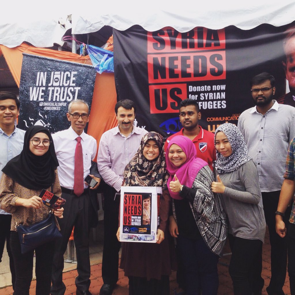 UniselGlowWalk's tweet photo. crew members with the representative from KIMSE YOK MU & our dean Prof De Azmuddin #UniselGlowWalk #GlowWithSyria https://t.co/ZcXs12z6vF