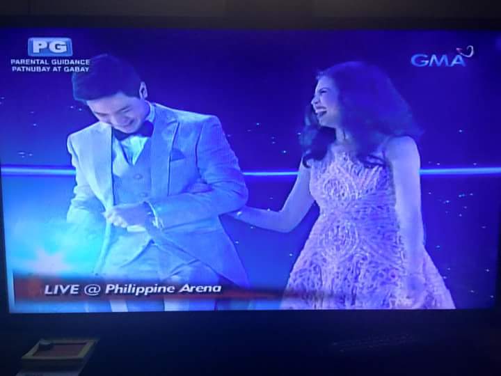 _anabbbb's tweet photo. The way they hug, look at each other, laugh and hold hands. Manhid lang hindi kikiligin!!!

#ALDubEBTamangPanahon https://t.co/xUDqgXDcsB