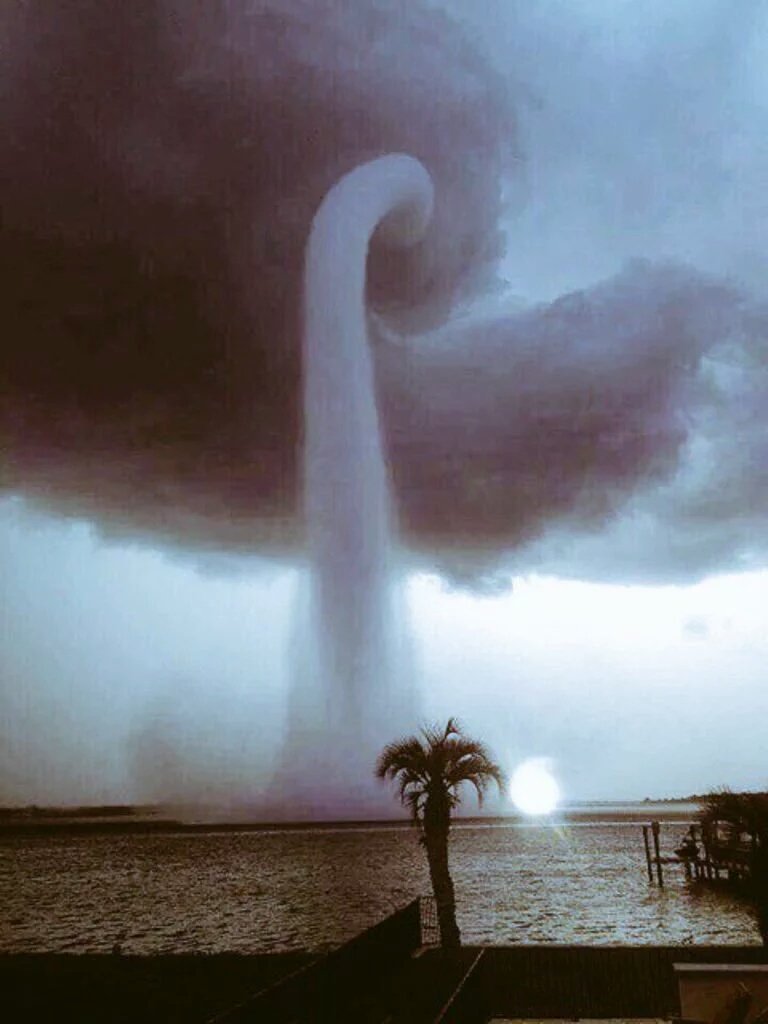 Smangeleradebe's tweet photo. Let's pray for Mexico God Please save all the innocent people. This is so scary I don't Blv it's real. https://t.co/vyVRdy2UXt