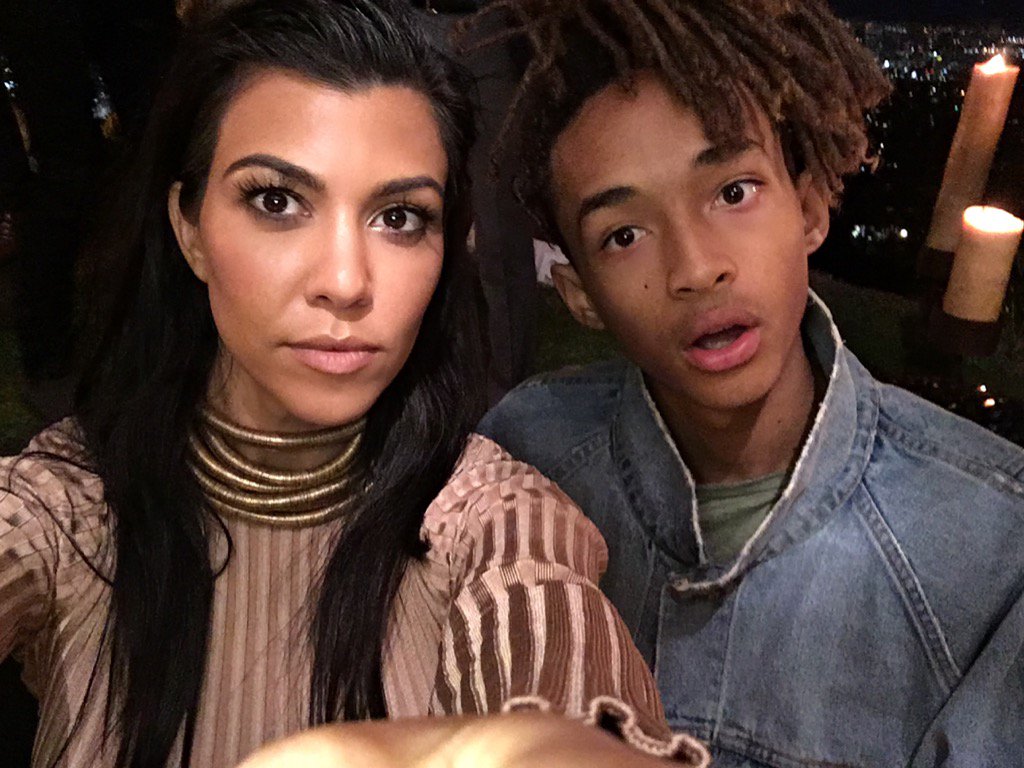 kourtneykardash's tweet photo. 👽 https://t.co/7NVotzuqal