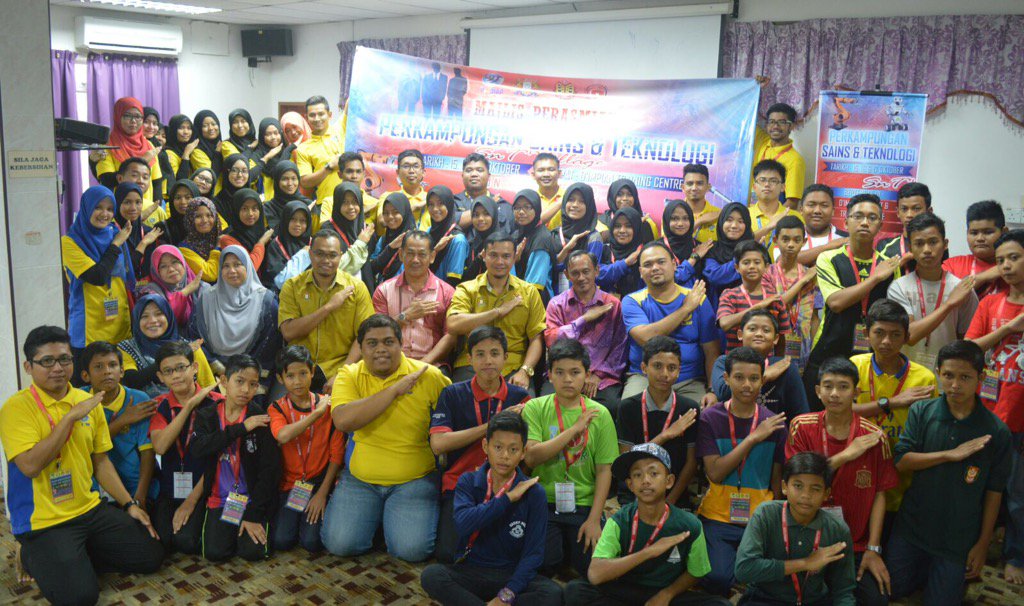 Fariezzul's tweet photo. Perkampungan Sains &amp; Teknologi 2015 Edisi Muar....
@razaliibrahim #dutajauhar @djUniMAP https://t.co/mneXiCBbhn