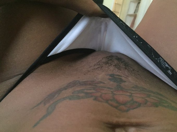 The view down below... #lotuslain #bellytatt #bellybutton #pretty #pussy 👅🏳🏴 https://t.co/DssI5mcmmS