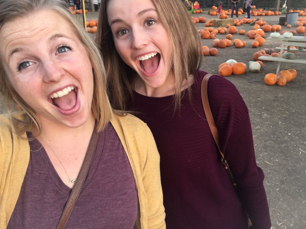 introducingus_'s tweet photo. Took a trip to the pumpkin patch! Vlog will be up on @austin2haleigh soon! 🍂🎃 https://t.co/8FHOtWxXvu