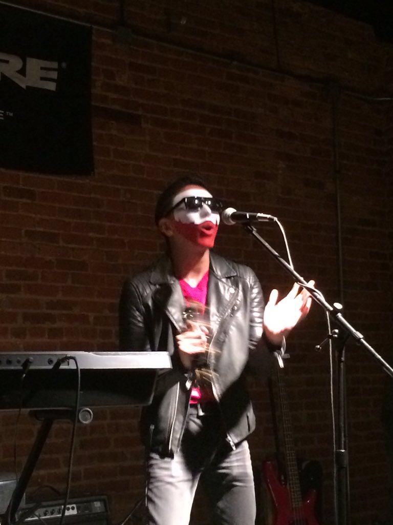 Jessica21lynn's tweet photo. #shureOpenMic https://t.co/bDDp78LfJO