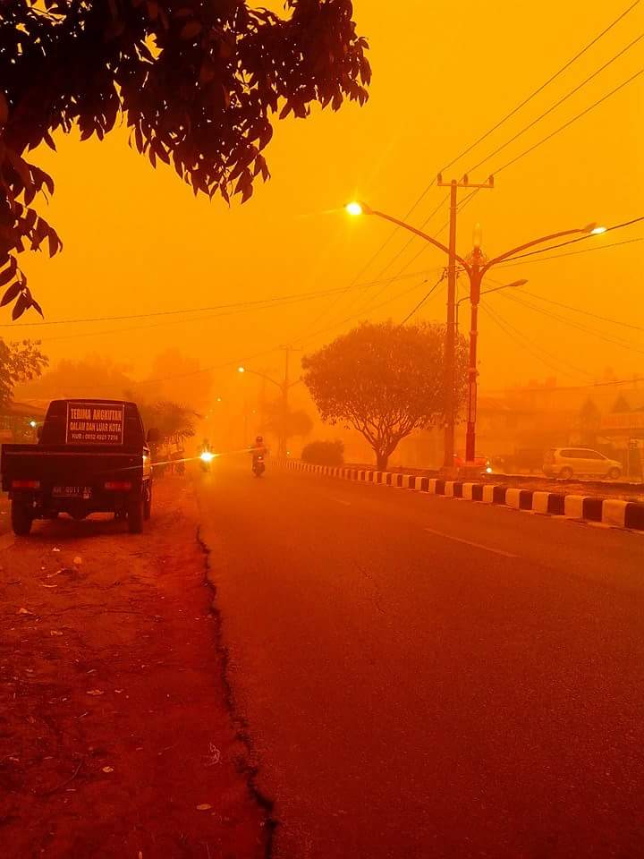 whell_22's tweet photo. 24 okt 2015. Palangkaraya 09:00 tolong kami !!!
@tvOneNews @RTMC_PoldaJabar @jokowi @VIVAcoid @Metro_TV  @detikcom https://t.co/JqDFelhV6d