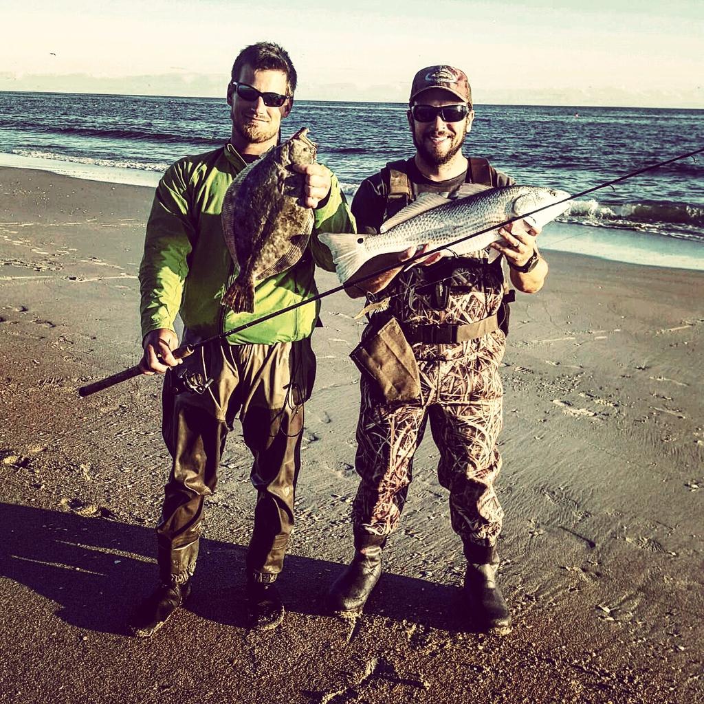 anglinglab's tweet photo. Fun day on the beach tossing #doashrimp along the beachfront, searching for that bite with @CostaSunglasses #findem https://t.co/Z2rkMHqEQG