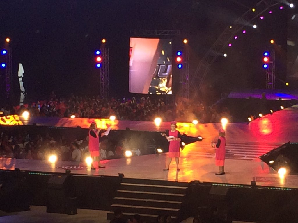 somethingtodo4u's tweet photo. Ang mga lolas' amigas ay nasa stage na! Sinong excited sa tropa?  #ALDubEBTamangPanahon https://t.co/gDisWmpW5x