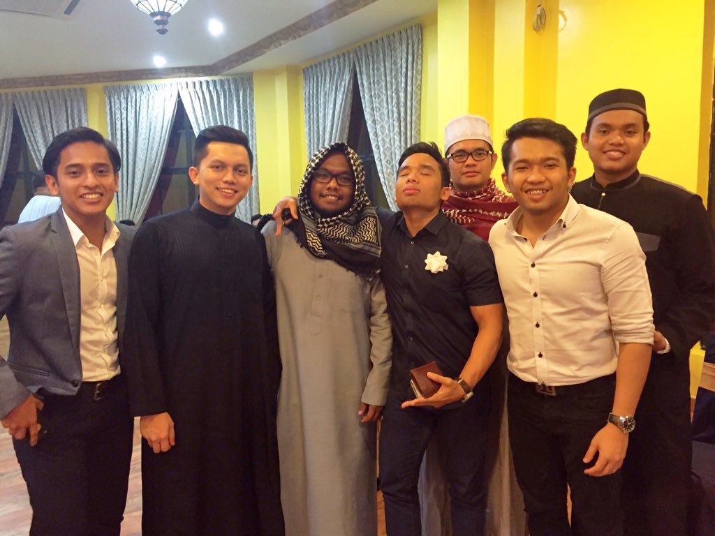 jack_asyraf's tweet photo. ya habibi ya maulana🤓 #bros4lyfe #cimadinner #alrawsha https://t.co/ttZ38NxDpW