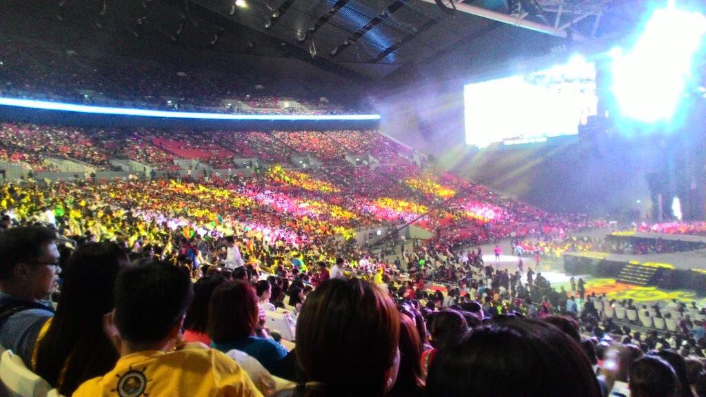 ShutangInaBeks's tweet photo. Yung eksenang sabi nila, di daw mapupuno ng Aldub Nation ang PHArena.

Talaga lang ha?

#ALDubEBTamangPanahon https://t.co/WBpiNhRQ2U