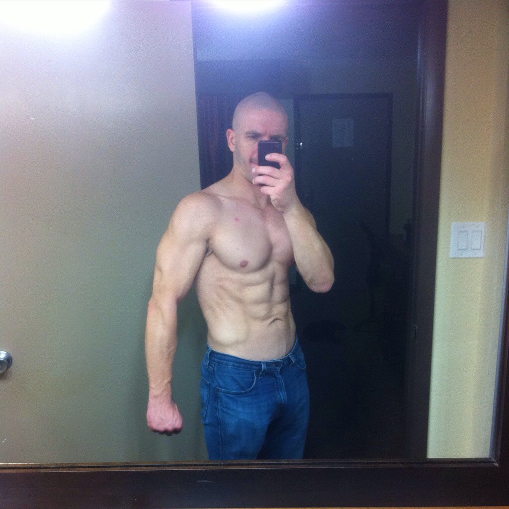 HybridBeastPro's tweet photo. I finally made it to Tampa. Tomorrow I learn marketing from the king of online fitness #elliotthulse #NonJobsSummit https://t.co/D9dKob7oFO