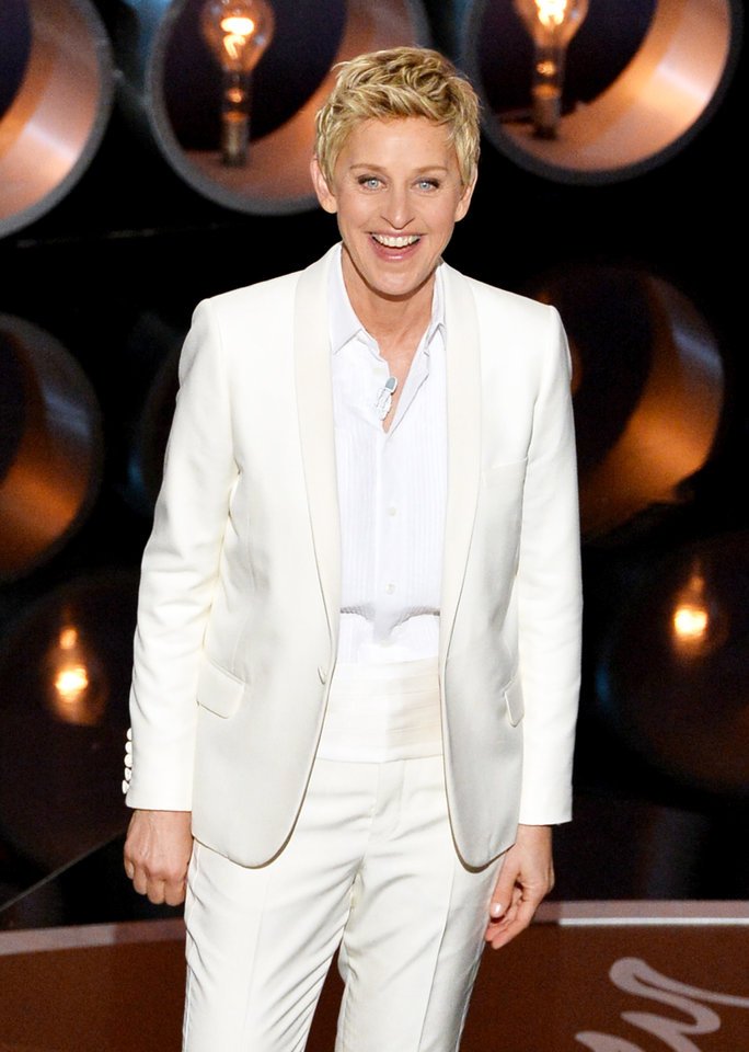 InStyle's tweet photo. Peek inside @TheEllenShow and @PortiadeRossi's stunning Santa Barbara home: https://t.co/ULwKmDgS6K https://t.co/uWQHFrzDVu