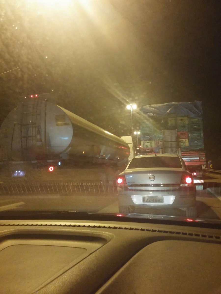 lidigiga's tweet photo. Tudo parado na Rio x Teresópolis. Sentido Rio. O q houve @LeiSecaRJ https://t.co/xhfXTZ9jli