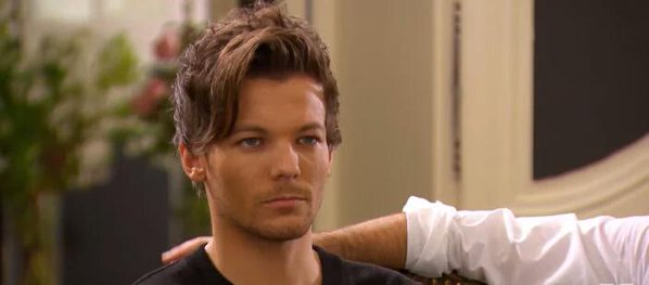 choosezaynbr's tweet photo. Quem também não aguenta mais esperar e está morrendo de orgulho do Louis?@onedirection Artist of The Year #AMAs https://t.co/4lyY8ixqXH