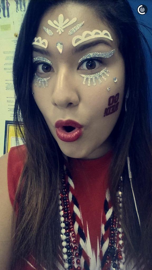 _elisavelasquez's tweet photo. BP spirit day!!! 🔴⚫⚪ GO BLACKHAWKSSS!! #BPSpiritWeek https://t.co/qyZMQMhZ7p