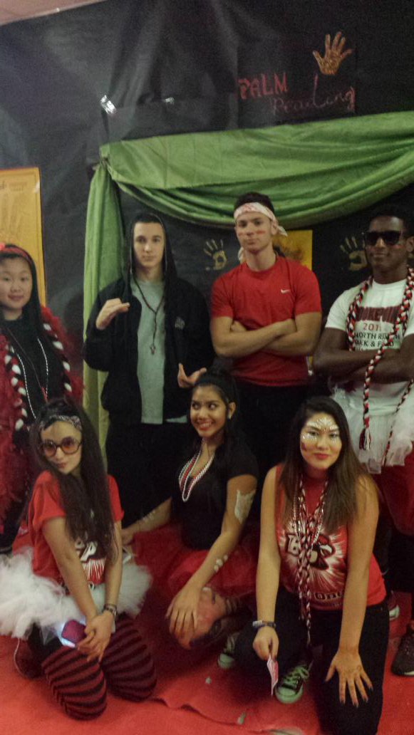 _elisavelasquez's tweet photo. BP spirit day!!! 🔴⚫⚪ GO BLACKHAWKSSS!! #BPSpiritWeek https://t.co/qyZMQMhZ7p