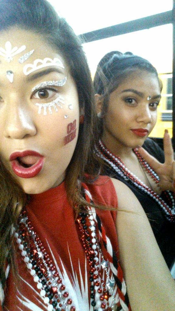 _elisavelasquez's tweet photo. BP spirit day!!! 🔴⚫⚪ GO BLACKHAWKSSS!! #BPSpiritWeek https://t.co/qyZMQMhZ7p