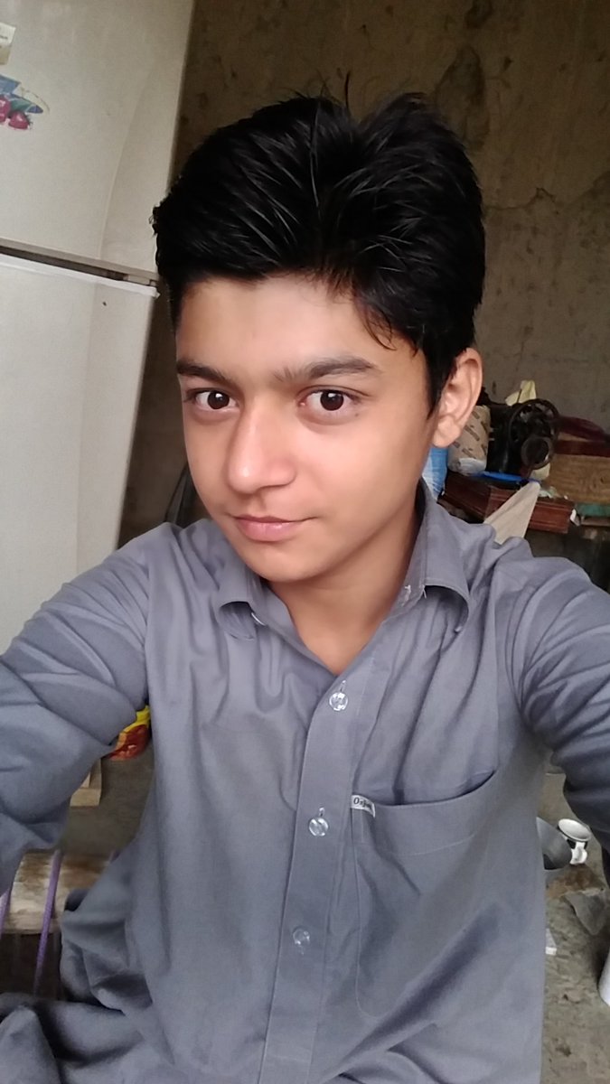 untidypal's tweet photo. #MorningSelphie #LookingWeird !!
Eyes are still wondering some sleep. https://t.co/49RtDuJtpd