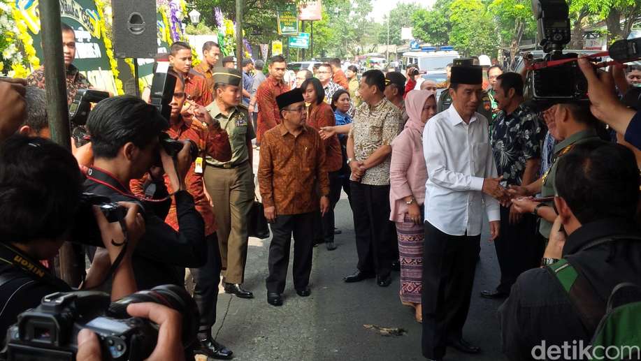 detikcom's tweet photo. Hingga Wafat di Usia 100 Tahun, Eyang Sani Masih Dianugerahi Ingatan Kuat https://t.co/gTJvUiZusk https://t.co/rMiMHLCeYl